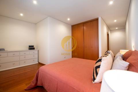 T3 Luxo na Maia com 3 Suites  e Box para 2 carros