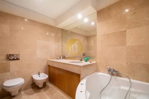 T3 Luxo na Maia com 3 Suites  e Box para 2 carros