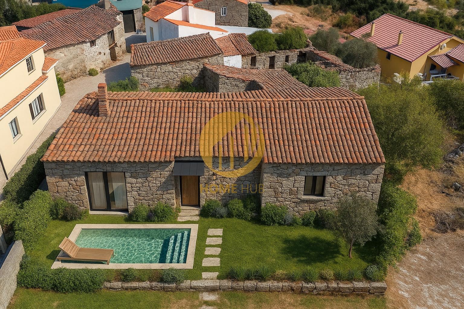 Terreno com 265,77 m² e Casa de Pedra em Ruina perto do Rio Douro