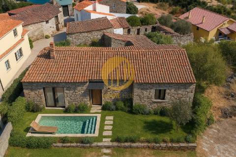 Terreno com 265,77 m² e Casa de Pedra em Ruina perto do Rio Douro