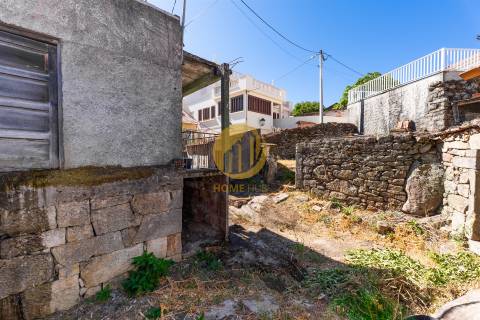 Moradia para Restaurar - Terreno com 313m2 e Lagar em Funcionamento – Seixo de Ansiães