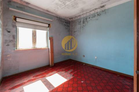 Moradia para Restaurar - Terreno com 313m2 e Lagar em Funcionamento – Seixo de Ansiães