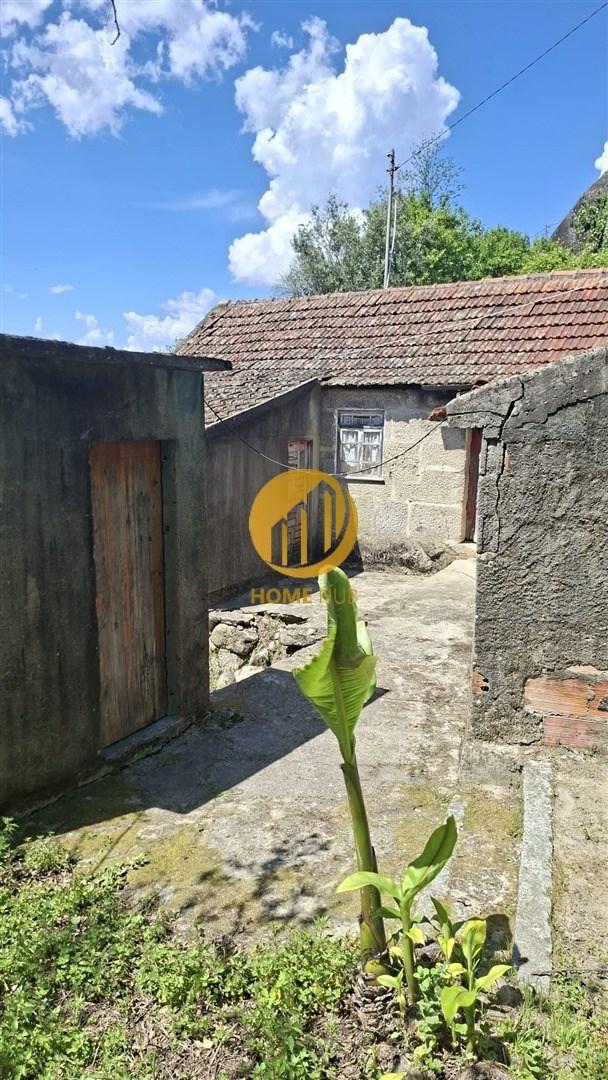 Moradia Devoluta T4 Venda em Ferreiros de Tendais,Cinfães