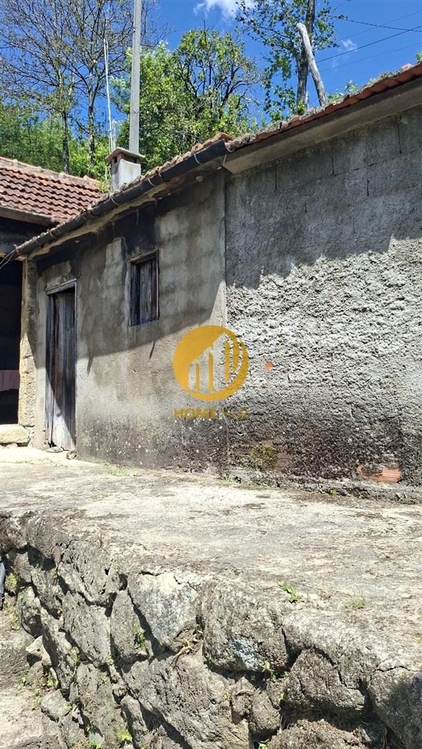 Moradia Devoluta T4 Venda em Ferreiros de Tendais,Cinfães