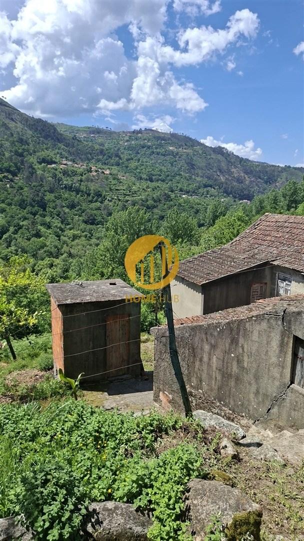 Moradia Devoluta T4 Venda em Ferreiros de Tendais,Cinfães