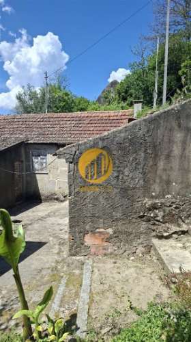 Moradia Devoluta T4 Venda em Ferreiros de Tendais,Cinfães