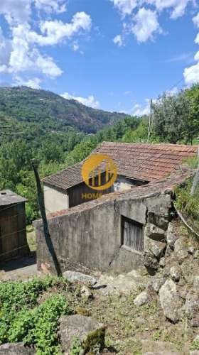 Moradia Devoluta T4 Venda em Ferreiros de Tendais,Cinfães