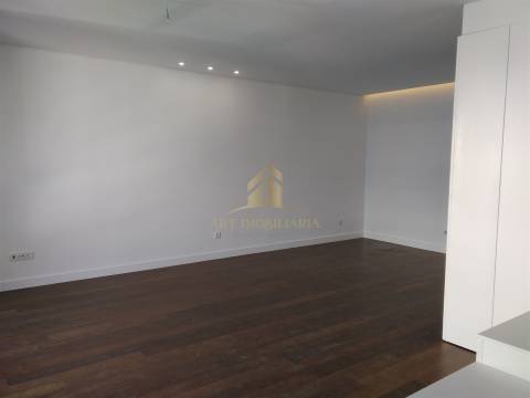 Apartamento T4 Venda em Cedofeita, Santo Ildefonso, Sé, Miragaia, São Nicolau e Vitória,Porto