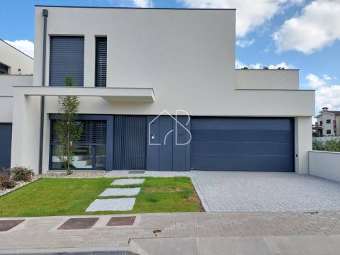 Moradia T3 Nova em Palmeira, Braga