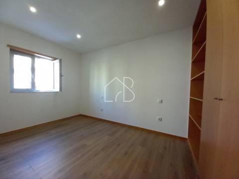 Venda de T4 remodelado no centro de Braga, para investimento!