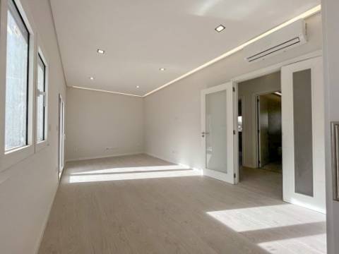 Moradia Geminada T5 Venda em Póvoa de Santa Iria e Forte da Casa,Vila Franca de Xira