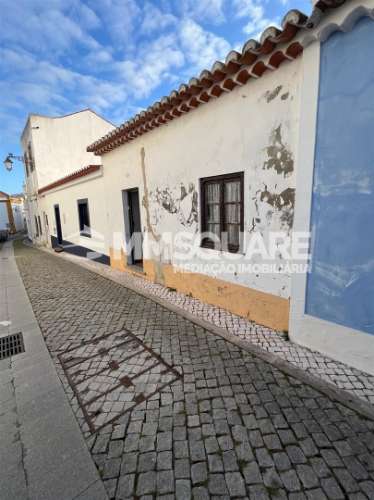 Moradia T3 inserida na zona histórica de Ourique