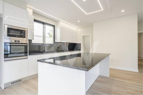 Moradia T3 - Remodelada | Térrea | Vista mar | Quinta Grande | Câmara de Lobos | Ilha da Madeira