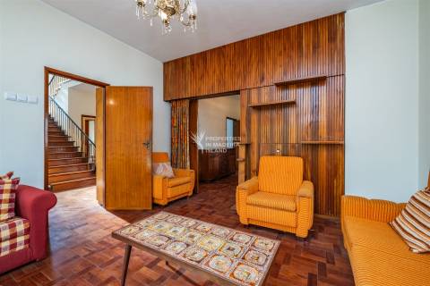 Moradia T4 | Estilo Tradicional Madeirense | Isolada | Achada | São Pedro | Funchal |