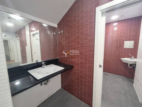 Loja em Lisboa, Junto ao El Corte Inglês, com várias montras