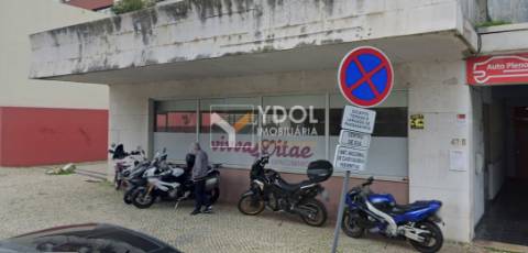 Loja em Lisboa, Junto ao El Corte Inglês, com várias montras