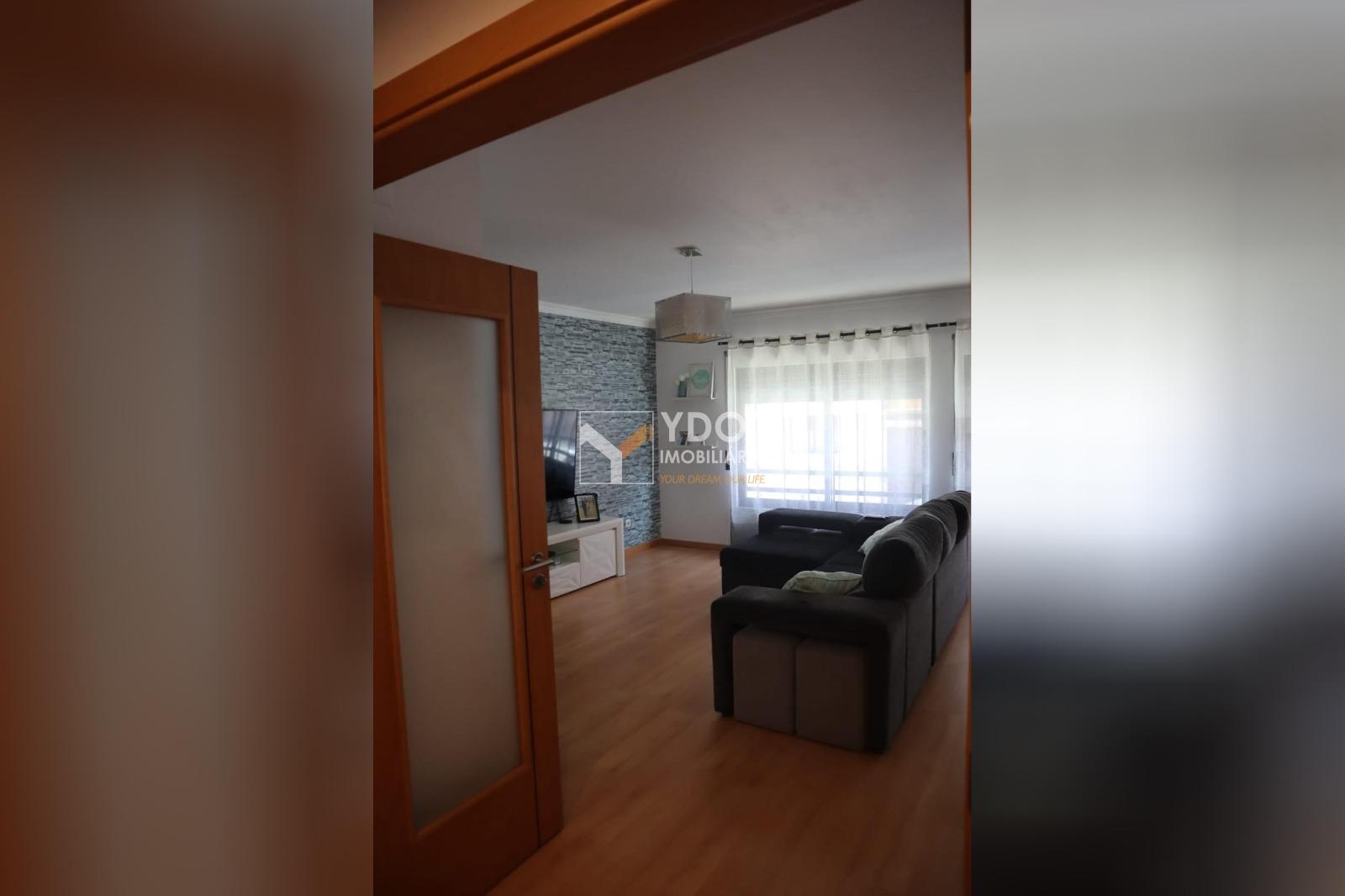 Excelente T3 no Alto do Seixalinho, com Garagem e Excelente espaço exterior