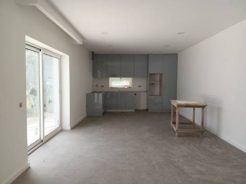Moradia T2+1 - Remodelada - Eixo, Aveiro