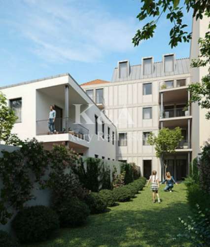 Apartamento T3 Duplex com jardim na Baixa do Porto.