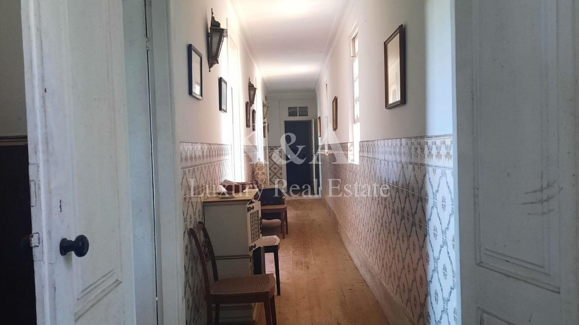 Moradia V6 com terreno para recuperar, próxima da Granja.