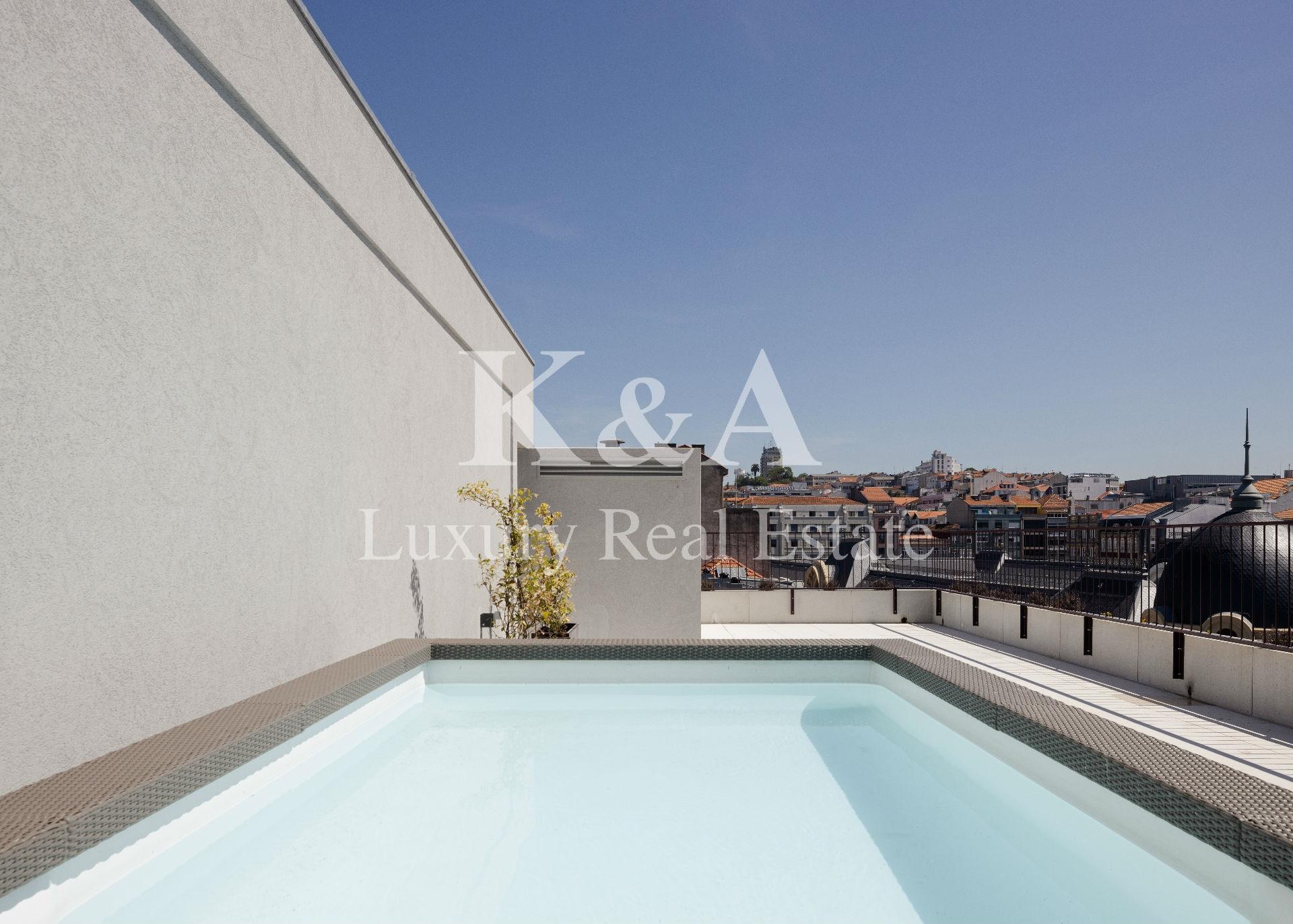 Cobertura T3 com piscina, dois terraços e uma grande varanda, na Baixa do Porto