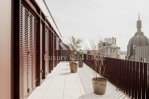 Cobertura T3 com piscina, dois terraços e uma grande varanda, na Baixa do Porto