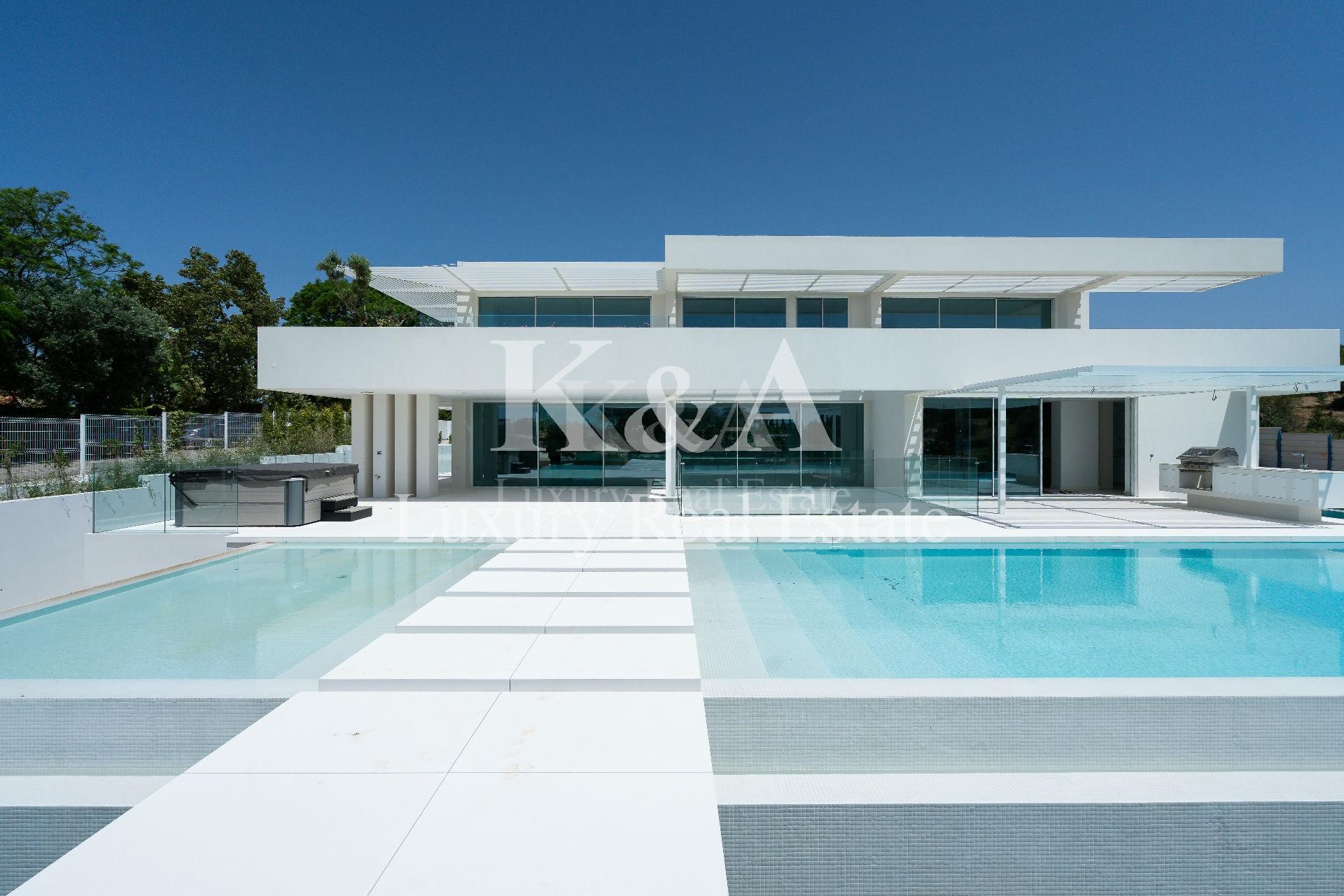 Moradia V6 contemporânea com vistas panorâmicas no Triangulo Dourado, Algarve