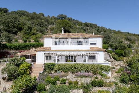 Quinta com duas casas independentes, no Algarve Central.