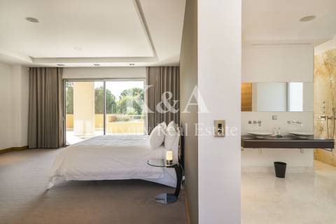 Moderna moradia V5 em resort no Alvor, Algarve.