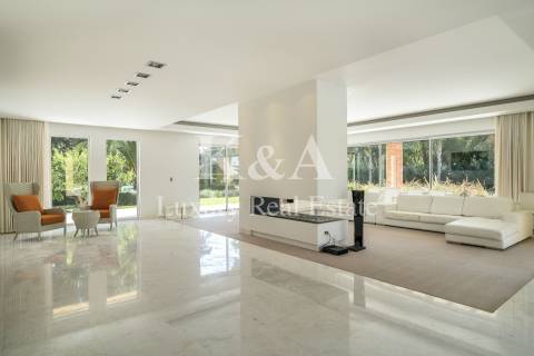 Moderna moradia V5 em resort no Alvor, Algarve.