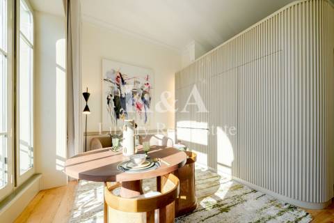 Apartamento T1, no Porto, num edificio de valor historico.