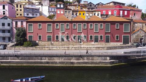 Apartamento T1 em primeira linha de rio em Gaia