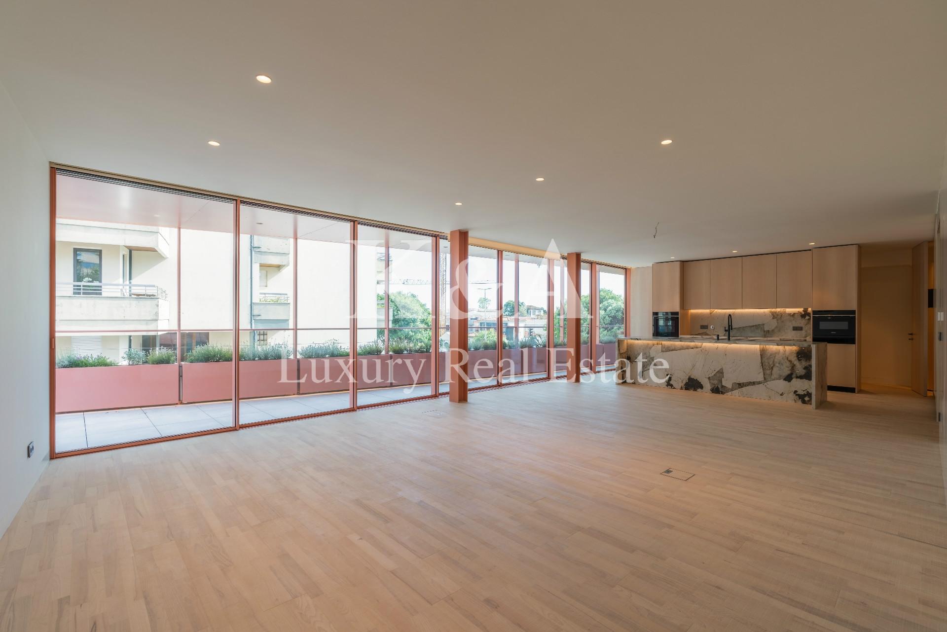 Apartamento T4+1 com terraço na Foz