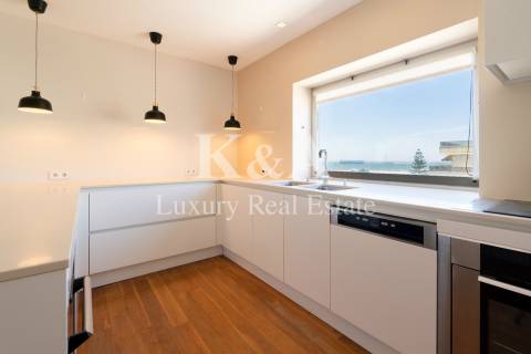 Apartamento T3 em primeira linha de mar na Foz.