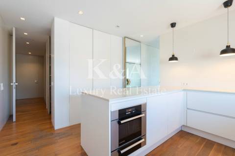 Apartamento T3 em primeira linha de mar na Foz.