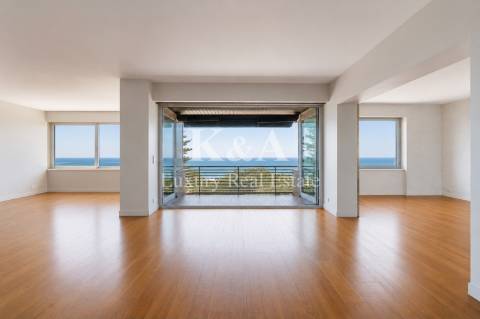 Apartamento T3 em primeira linha de mar na Foz.