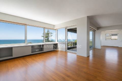 Apartamento T3 em primeira linha de mar na Foz.