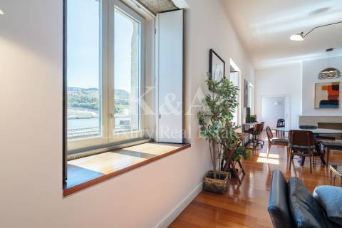 Apartamento com vista privilegiada sobre o rio Douro