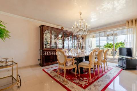 Apartamento T6 duplex com vistas panorâmicas sobre o Rio Douro e o mar