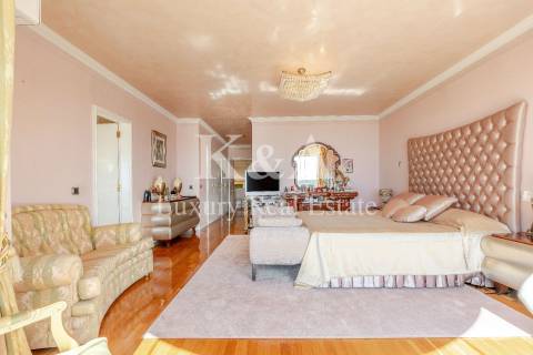 Apartamento T6 duplex com vistas panorâmicas sobre o Rio Douro e o mar