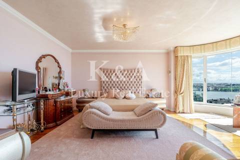 Apartamento T6 duplex com vistas panorâmicas sobre o Rio Douro e o mar