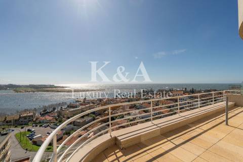 Apartamento T6 duplex com vistas panorâmicas sobre o Rio Douro e o mar
