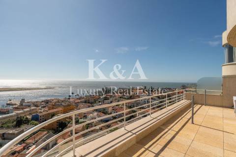 Apartamento T6 duplex com vistas panorâmicas sobre o Rio Douro e o mar