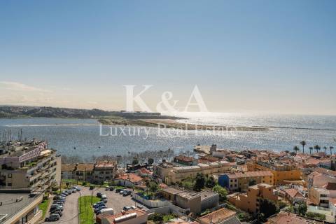 Apartamento T6 duplex com vistas panorâmicas sobre o Rio Douro e o mar