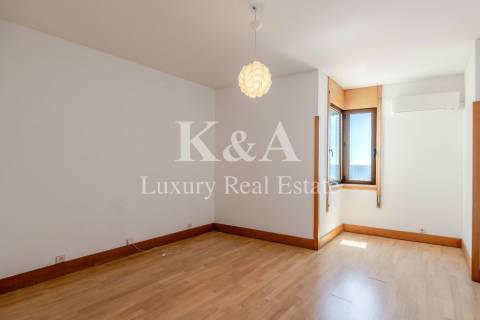 Apartamento T3+1 com vistas mar, na Foz