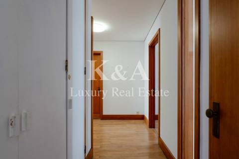 Apartamento T3+1 com vistas mar, na Foz