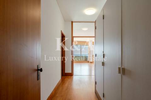 Apartamento T3+1 com vistas mar, na Foz