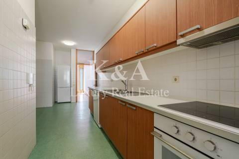 Apartamento T3+1 com vistas mar, na Foz