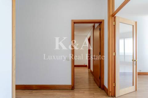 Apartamento T3+1 com vistas mar, na Foz