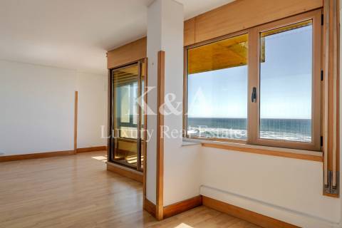 Apartamento T3+1 com vistas mar, na Foz